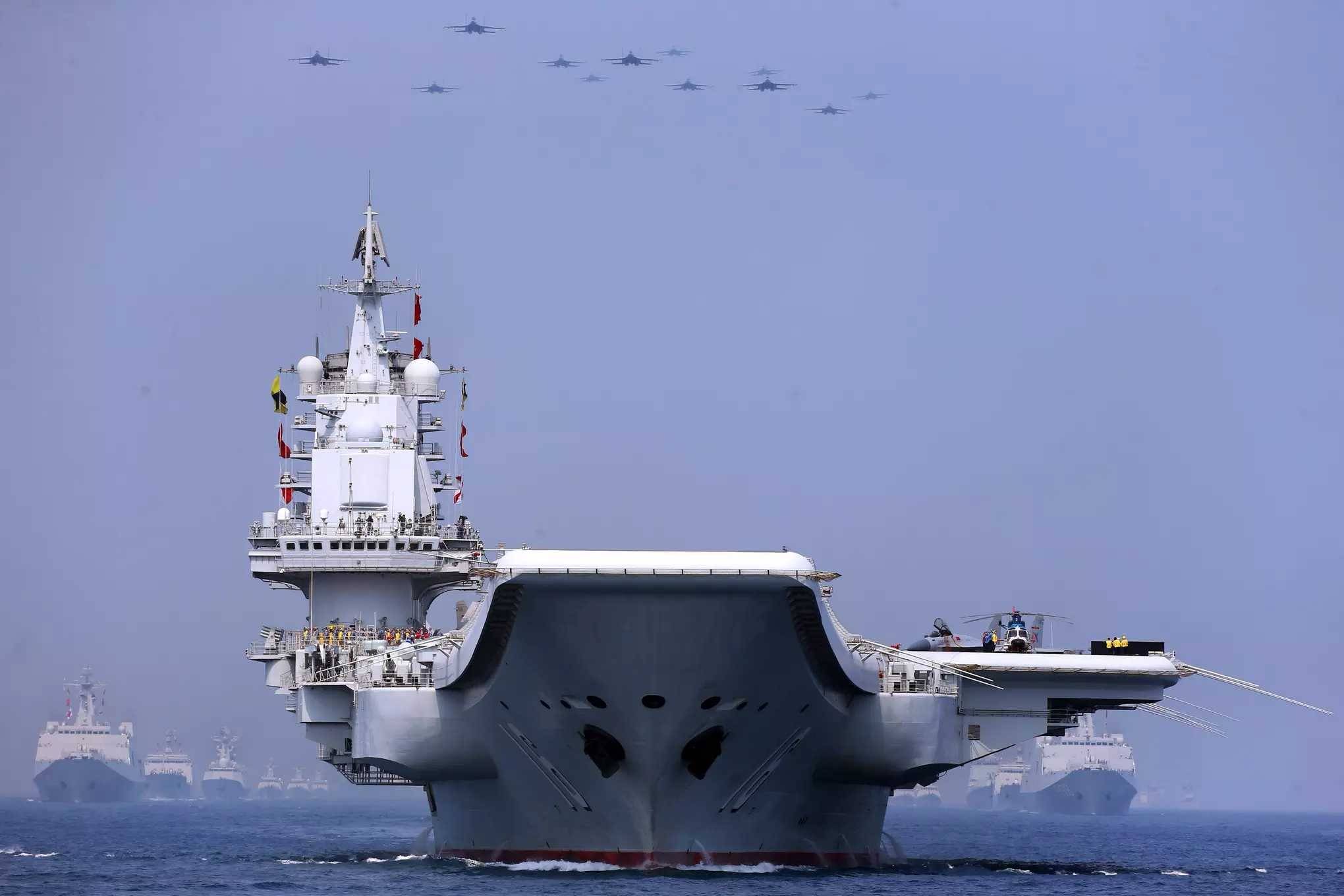中国48艘军舰在南海大阅兵