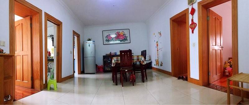 锦隆一村四楼 大车库出售