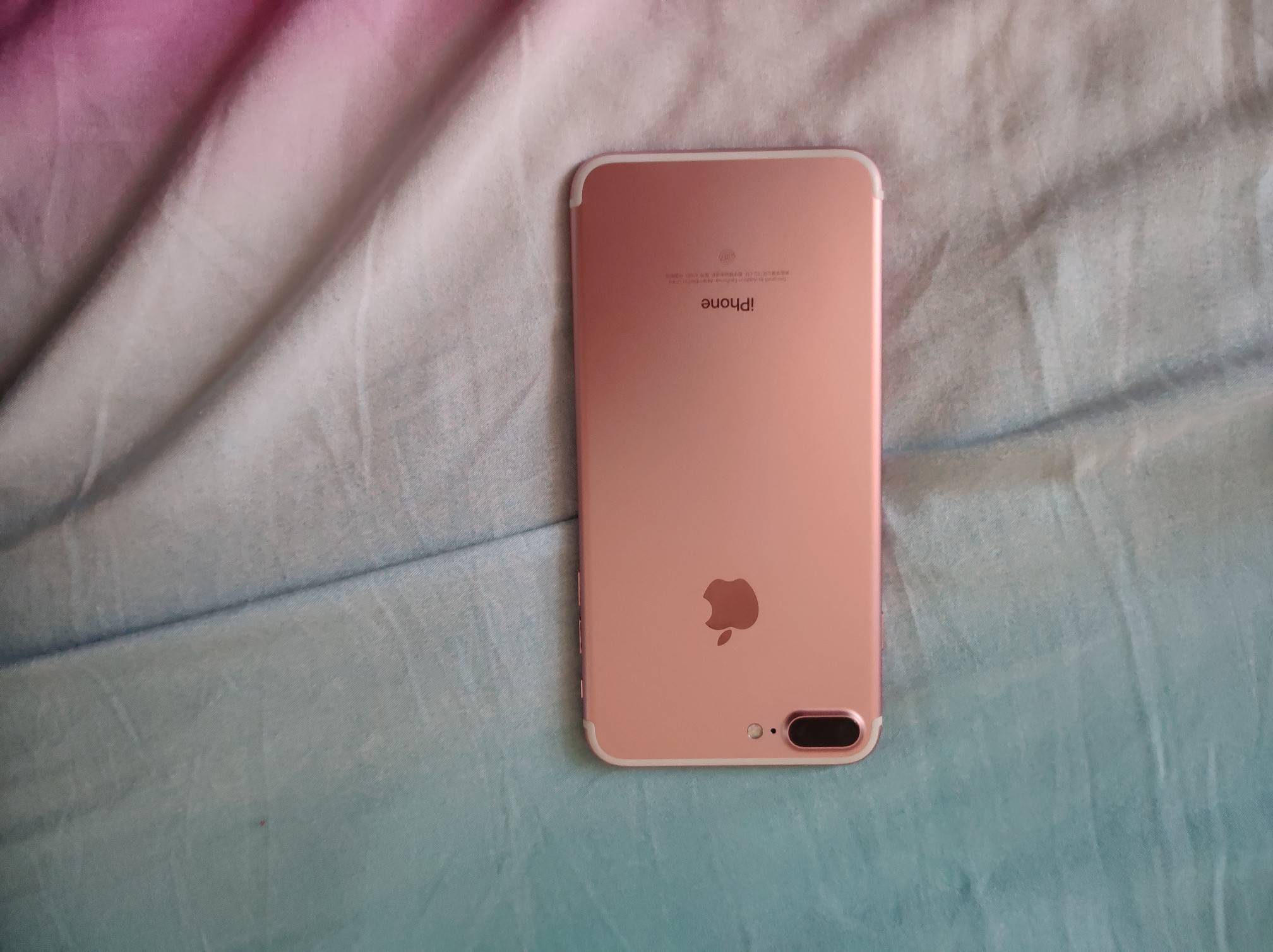 16年10月份购买的iphone7p128g国行玫瑰金女士用