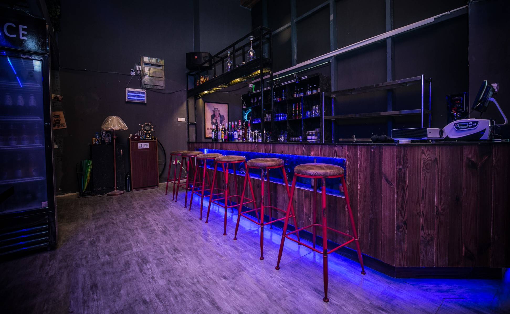 江阴old place酒吧重装开业!现招收女服务员