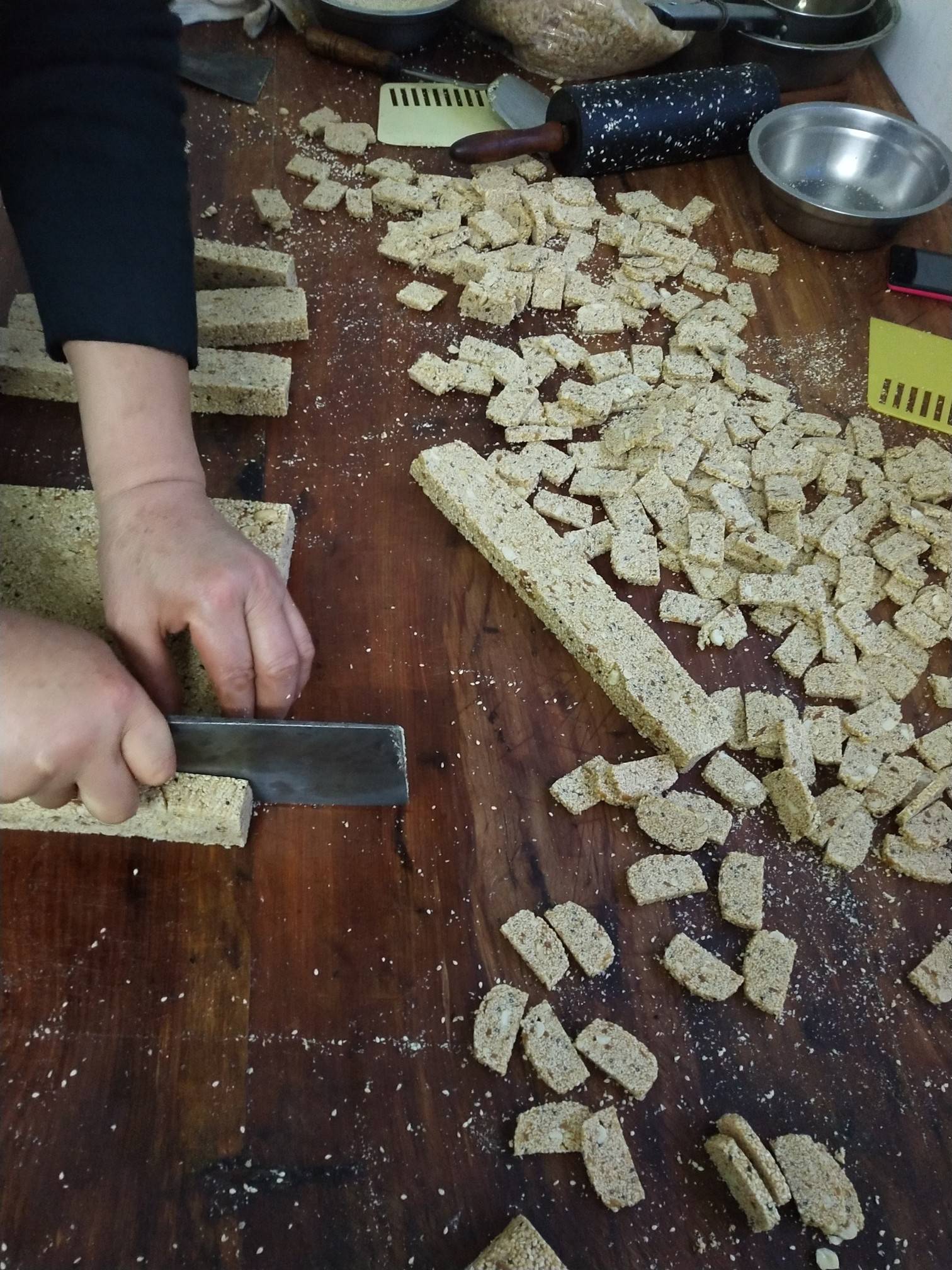 自家做的花生糖,芝麻糖开售啦,全手工制作!