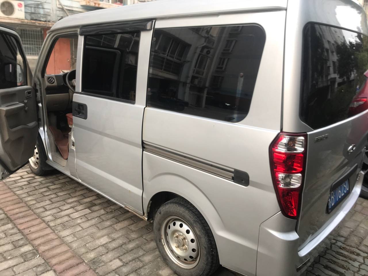 11年开瑞优胜面包车