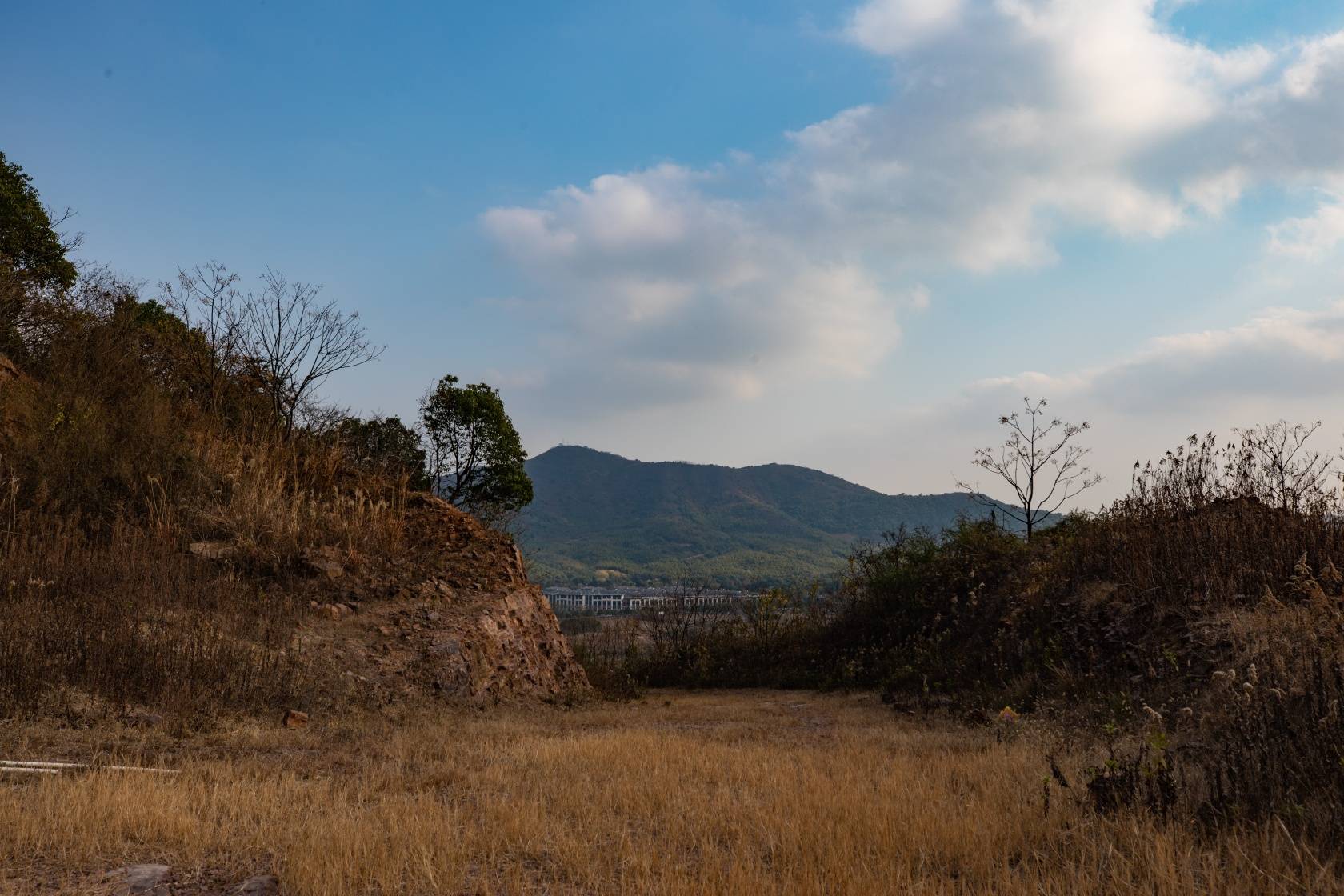 再上耙齿山