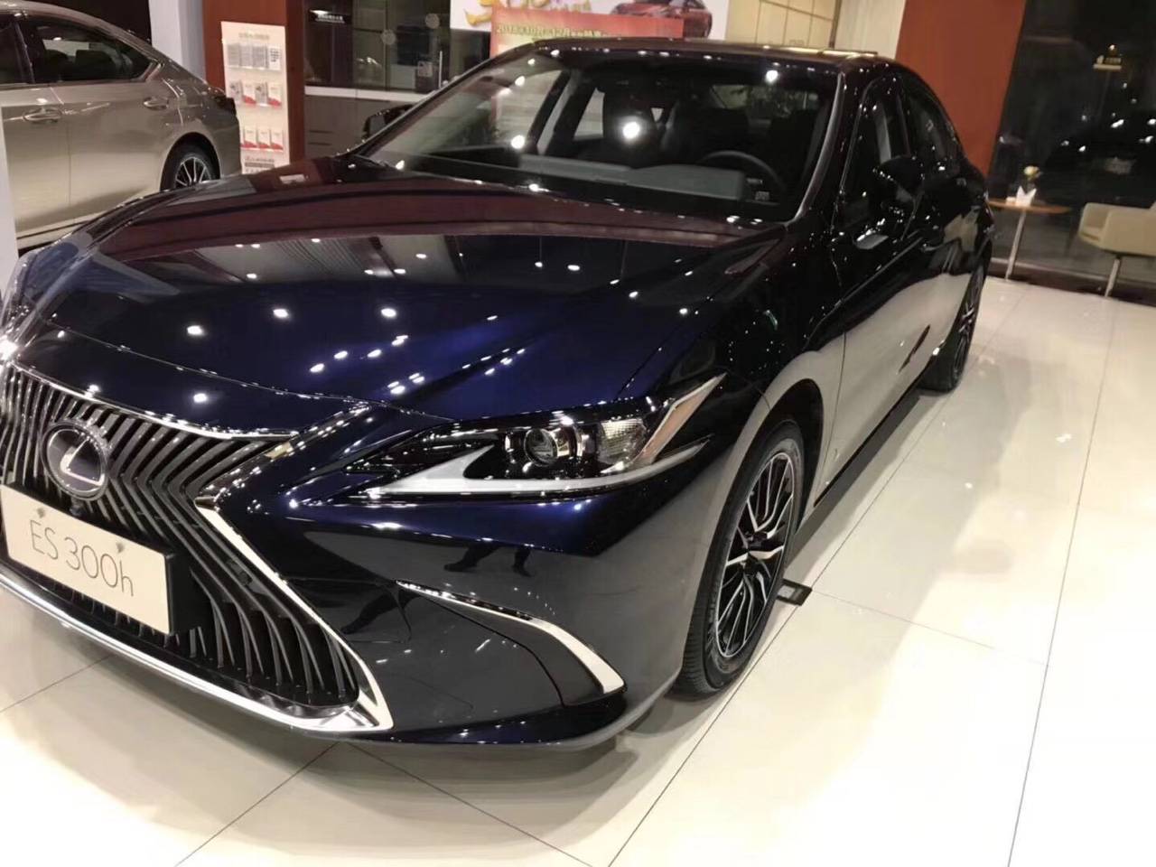 新款2018年es300卓越版转卖