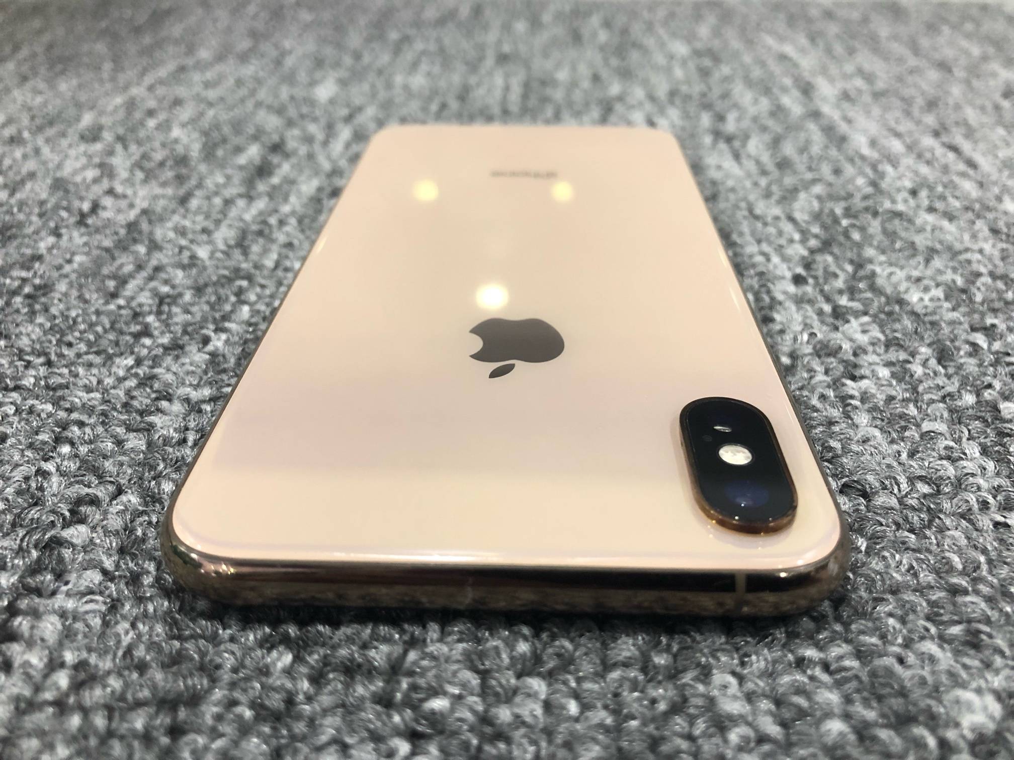 低价出两台国行苹果xs max!一台256g白色!一台64g金色!