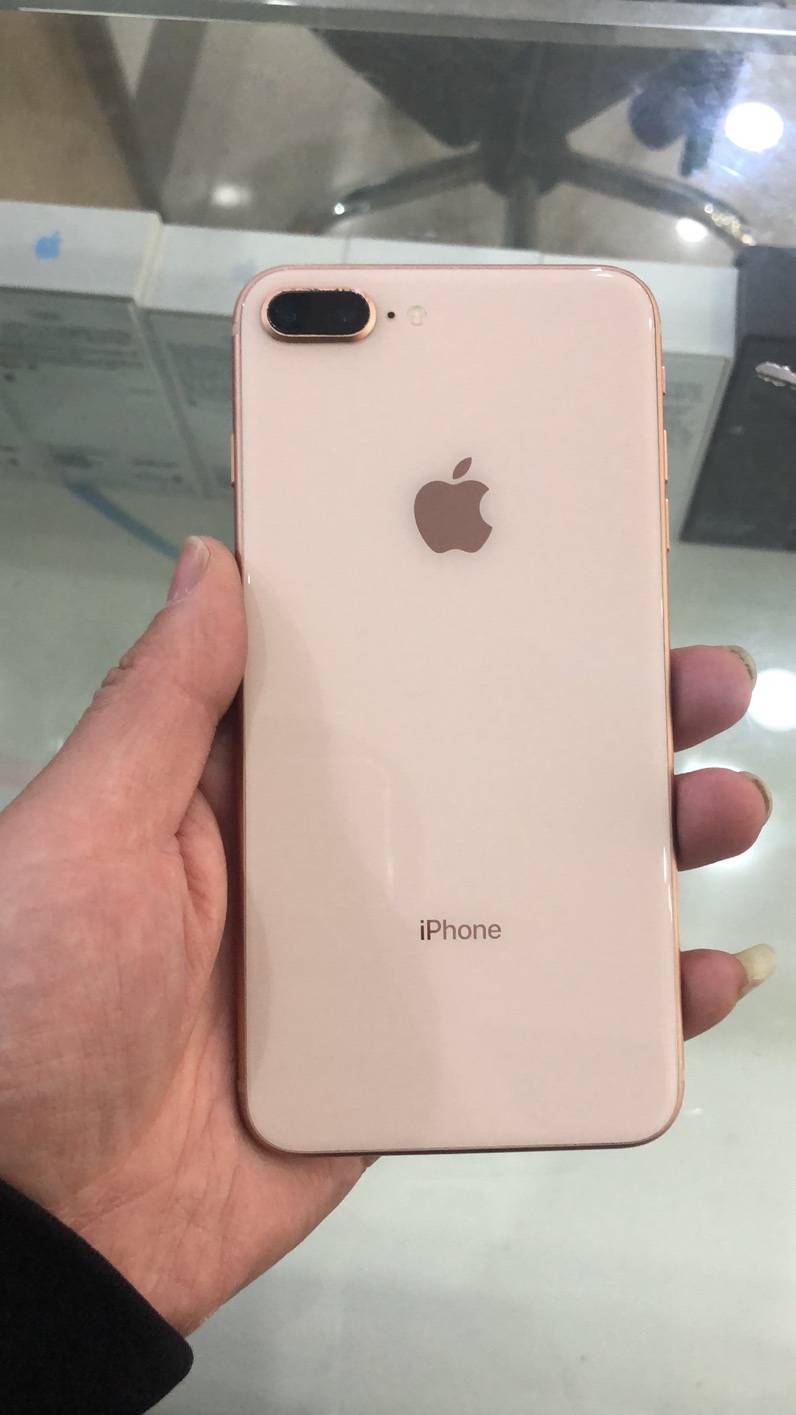 苹果8p 64g 金色国行出一台!