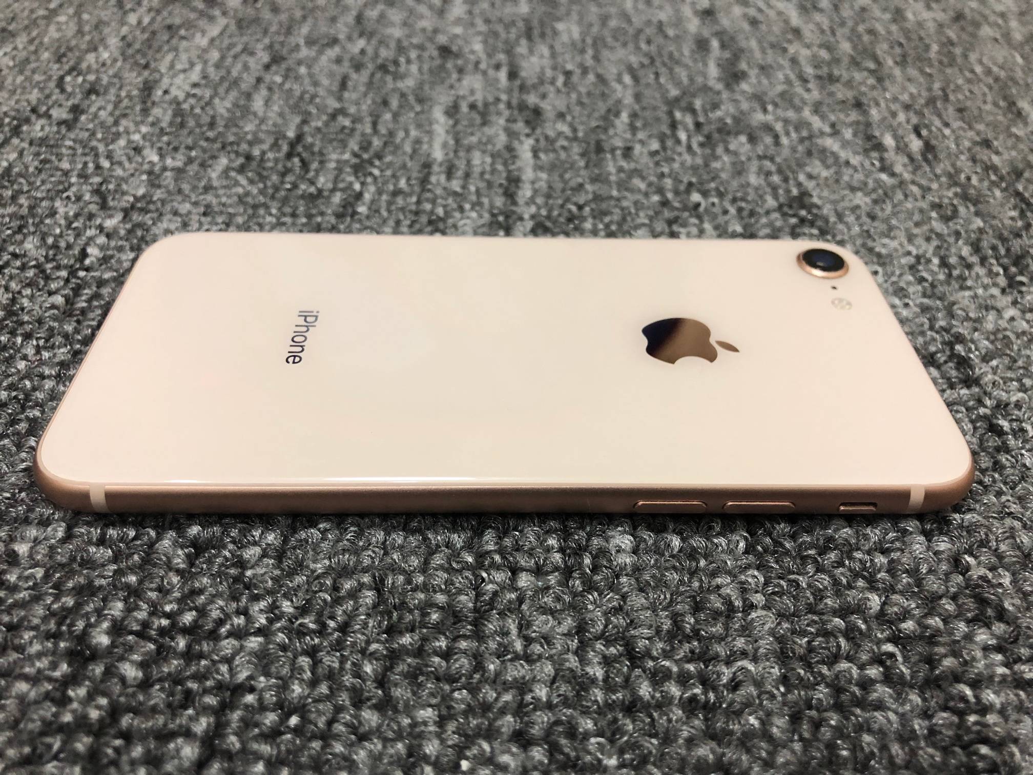 苹果8 64g 国行金色出一台!