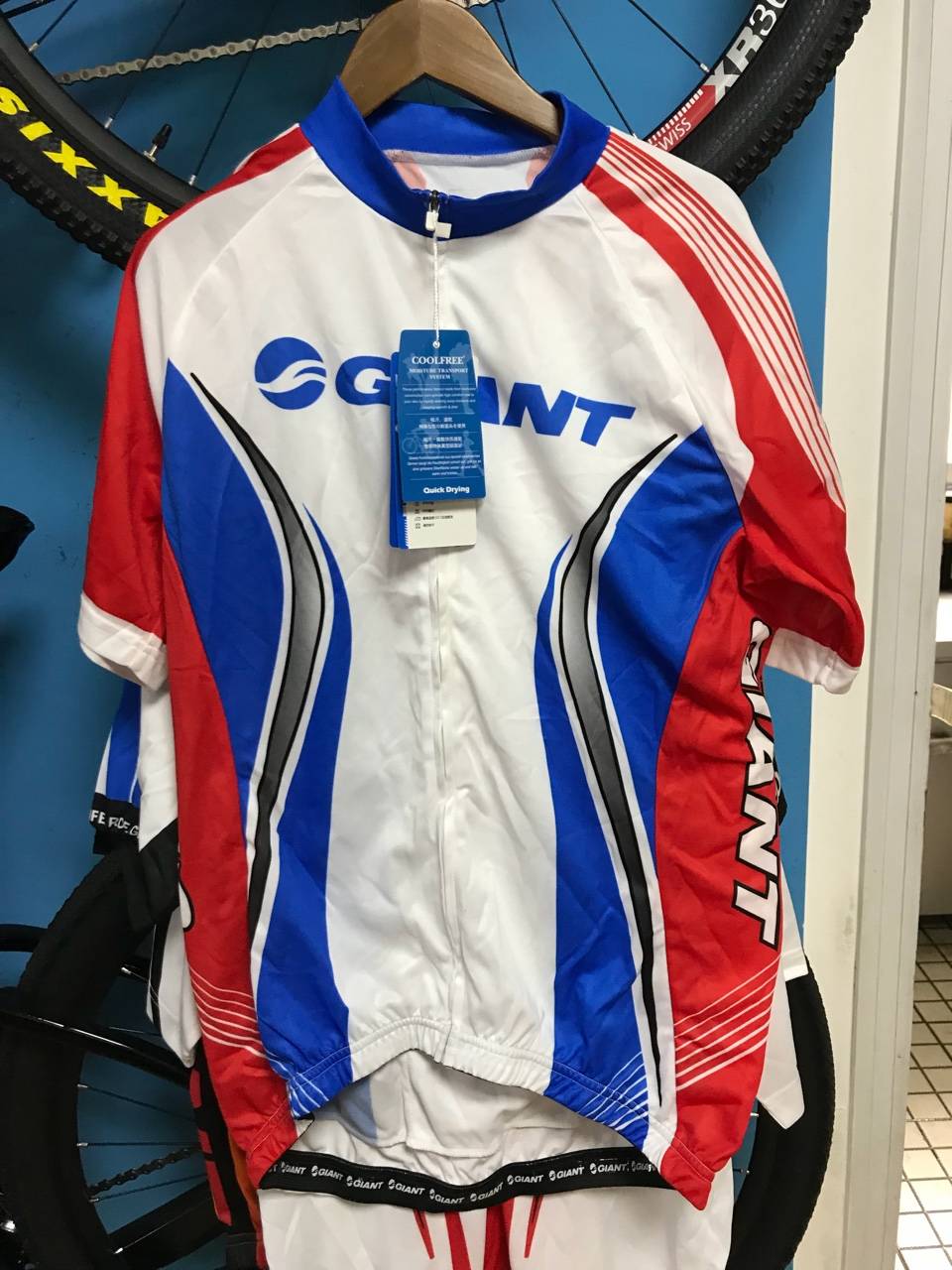 捷安特骑行服处理价全部50一件!