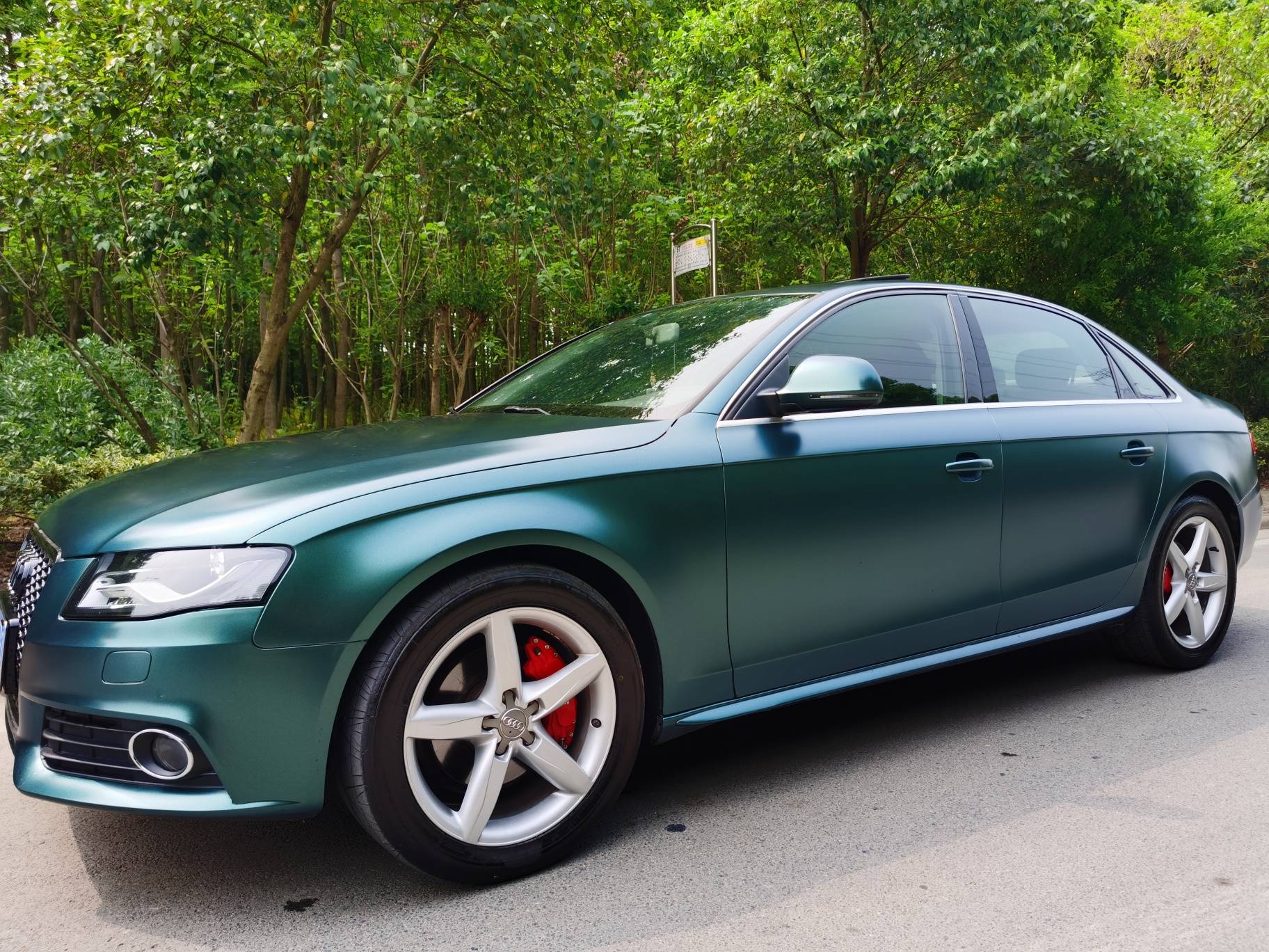 2012年一手奥迪新款a4l加长版2.