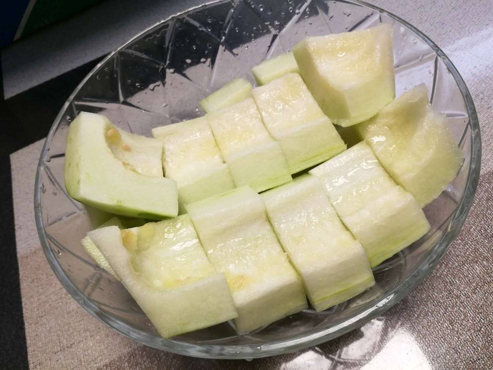 六月初新鲜上市,露天栽江阴雪梨瓜香瓜上市开卖