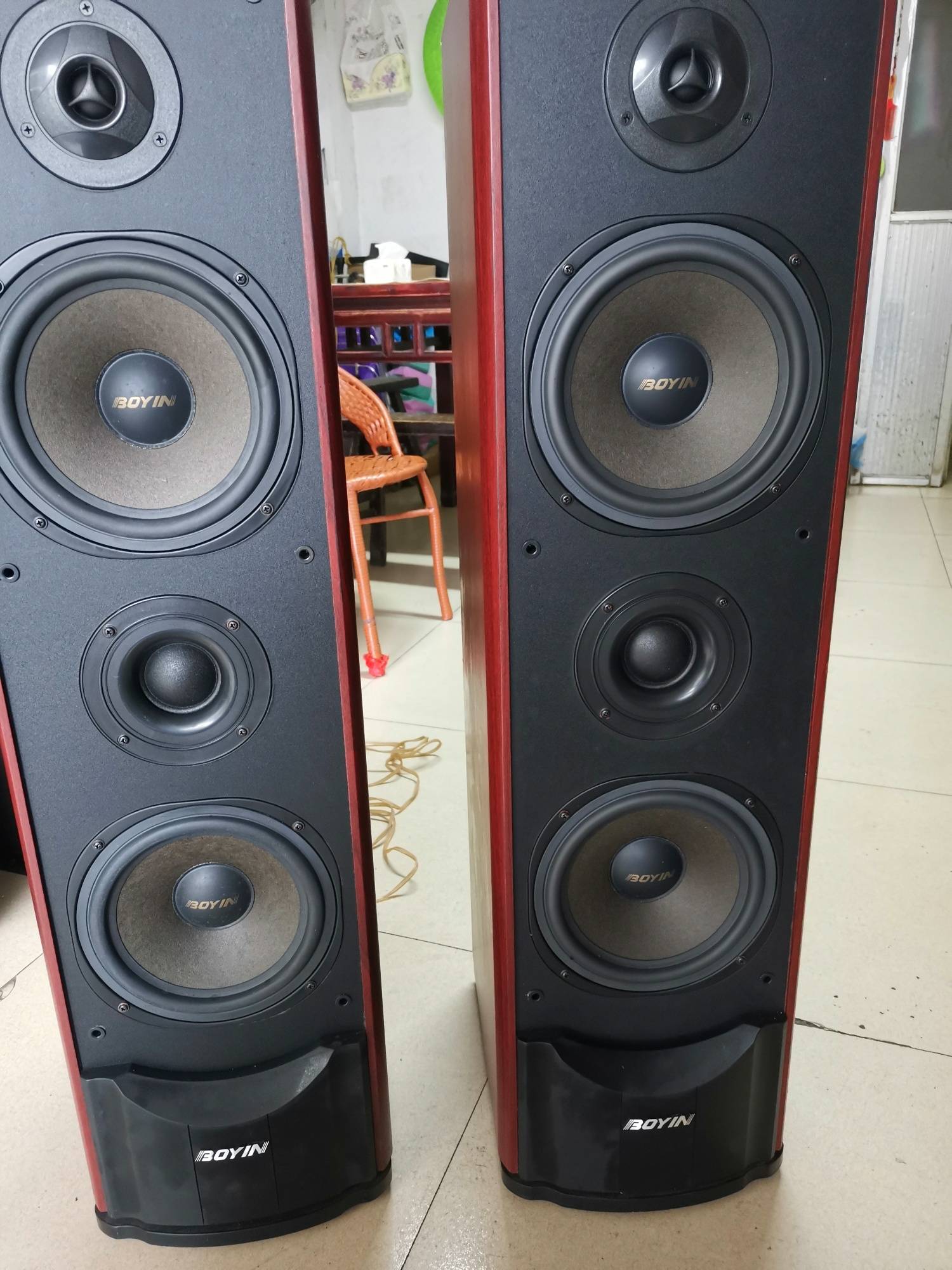 出一对进口落地音箱