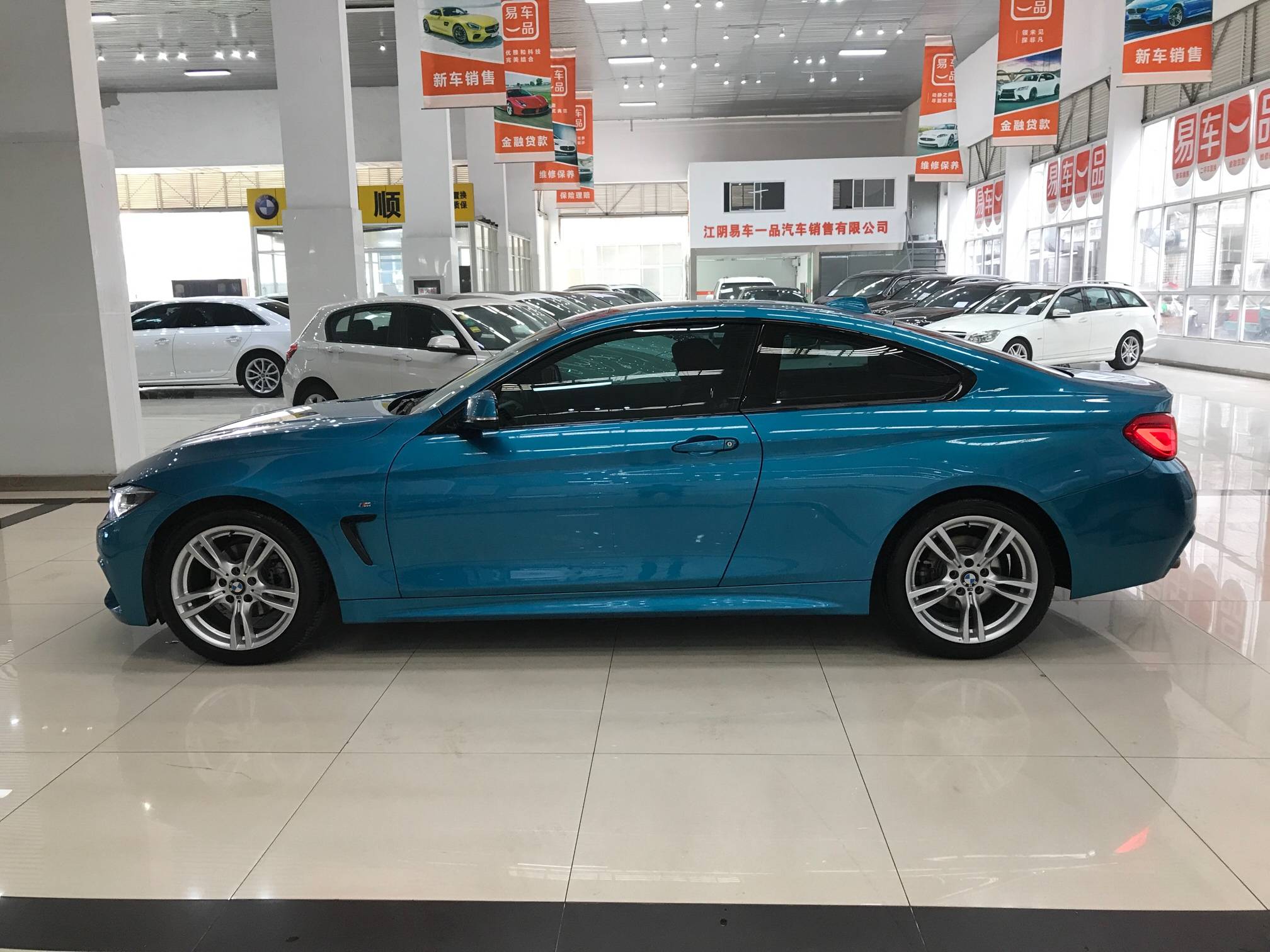 宝马425硬顶跑车