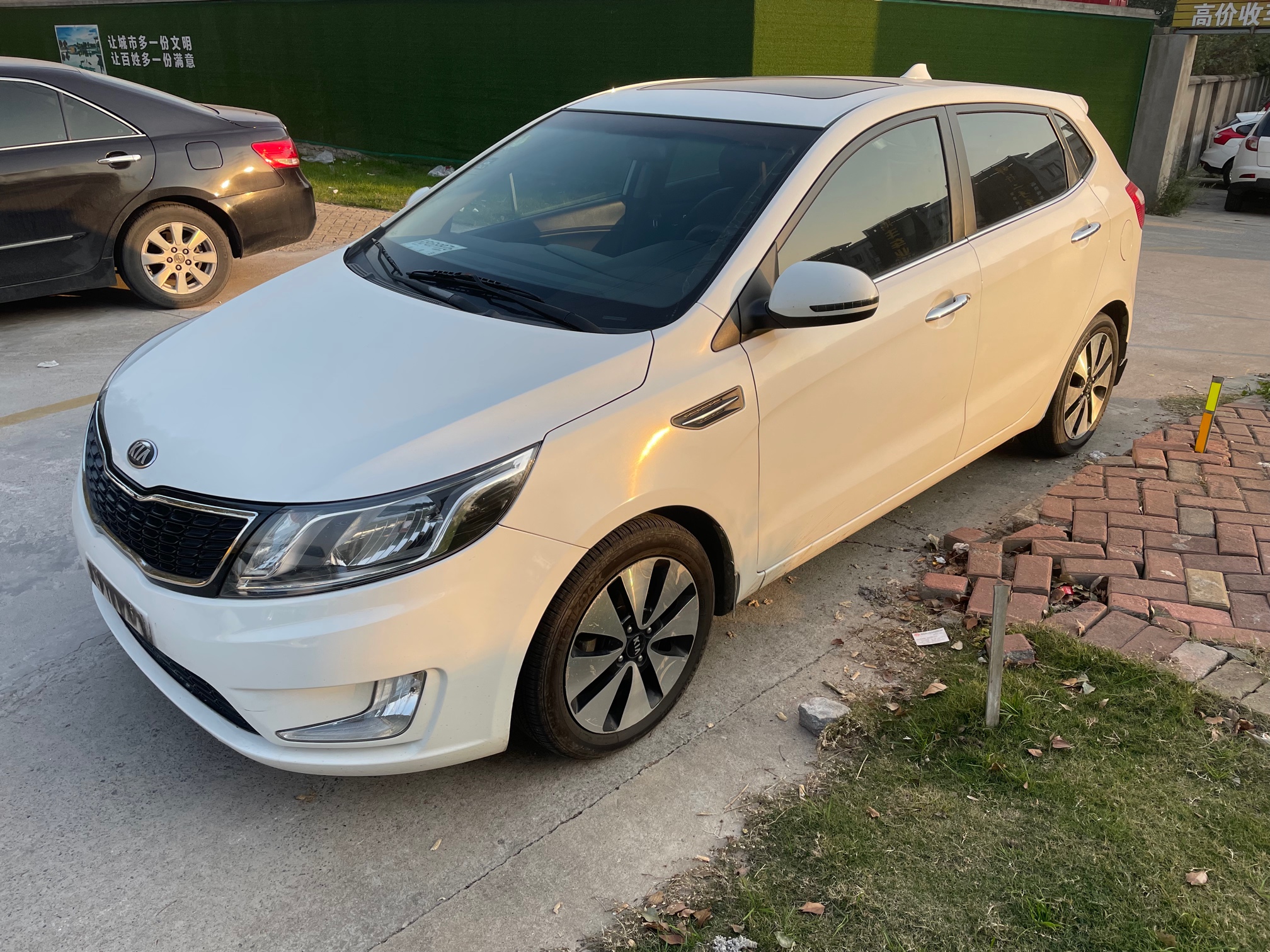 13年起亚k2,1.6高配,小姐姐一手车.