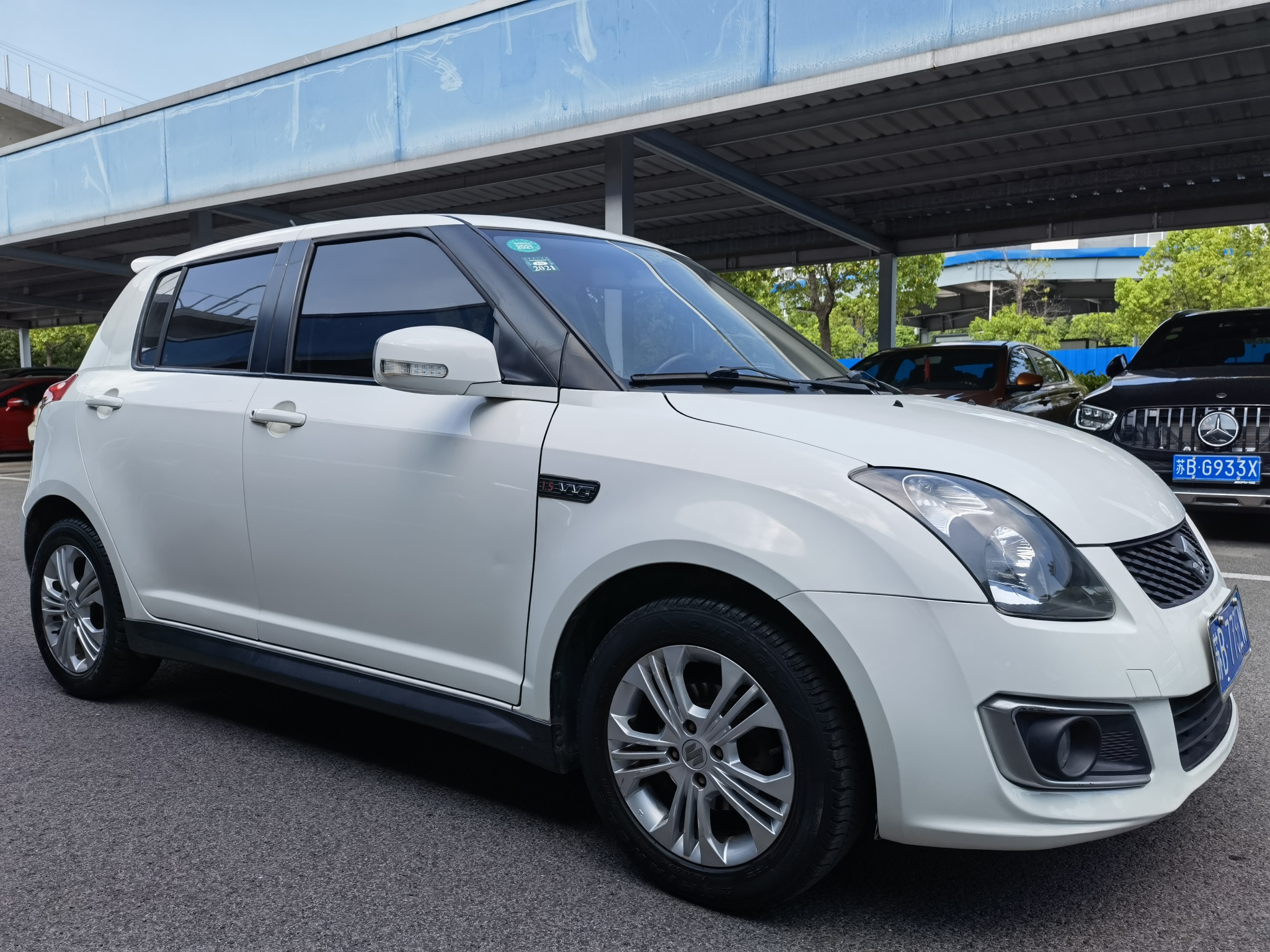 2014年铃木新款雨燕15自动挡特别运动限量版一手车白色外观大屏导航四